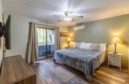 Sylva House | Crashing Creek Cabin - Hot Tub, Mountain Views and King Bed