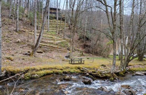 Sylva House | Crashing Creek Cabin - Hot Tub, Mountain Views and King Bed