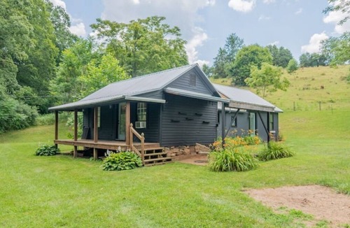 Newport Cabin | Creek House cabin with fire pit
