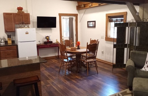 Pickens Cabin | Creek side mtn cabin Near hiking, waterfalls, lakes& golf. Pets/dogs 25lb less