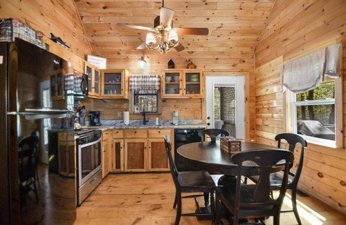 Foxfire Estates Cabin | Creekfront Cabin ★ Hot Tub ★ Firepit ★ 3BR/2BA ★ Sleeps 7 ★ Fiber WiFi
