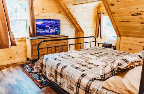 Pigeon Forge House | Creekside Cabin