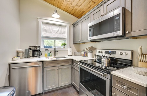 Wildwood House | Creekside Compound in Wildwood: Hot Tub & Fire Pit