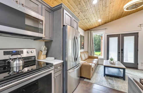 Wildwood House | Creekside Compound in Wildwood: Hot Tub & Fire Pit