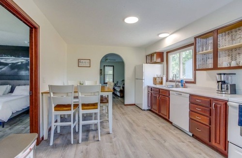 Springfield Cottage | Creekside Cottage: Private Hot Tub, Fenced Yard