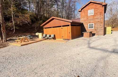 Brazil House | Creekside cottage with hot tub and fishing