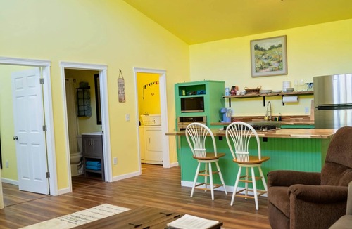 Dahlonega House | Creekside lily pad in Dahlonega with hot tub and mtn views