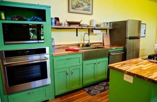 Dahlonega House | Creekside lily pad in Dahlonega with hot tub and mtn views