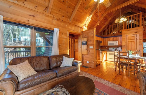 Black Mountain Cabin | Creekside Log Cabin Retreat in Black Mountain