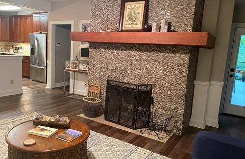 Todd House | Creekside: Relax & Leave the World Behind