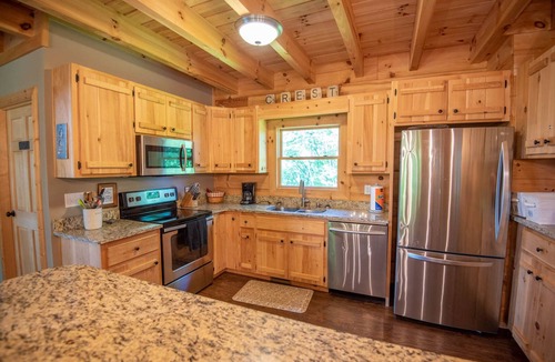Lansing Cabin | Crest Cabin | River Access Adventures | 3 Acres to Explore
