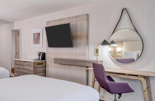 Wayne Hotel | Crowne Plaza Indianapolis-Airport by IHG