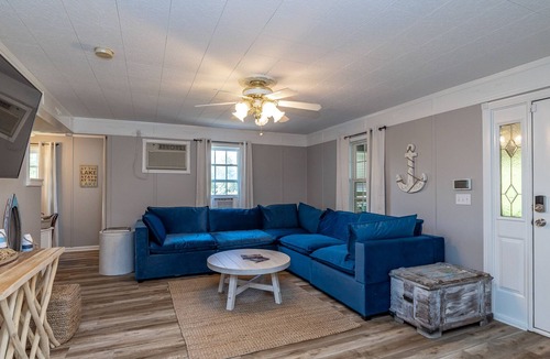 Monticello House | Cumberland Belle Lakehouse - 5 Bedroom, 5 Bath, 10 Bed + more space available