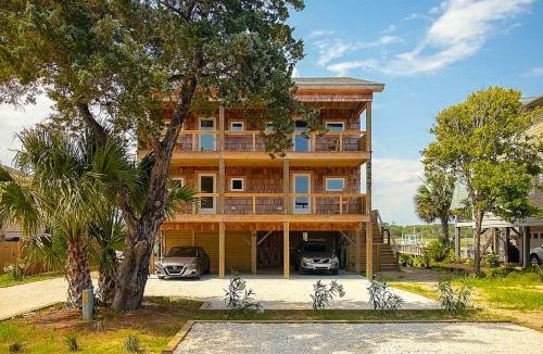 Holden Beach House | Custom home on the Intracoastal with water views, pool, dock, & decks
