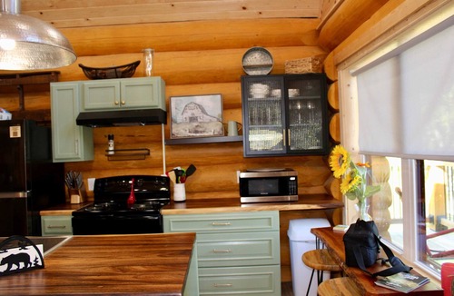 Edray Cabin | Custom Log Home directly along the Greenbrier River sits the River Ridge Retreat