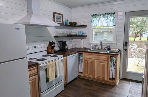 Wilmington House | cute home close to UNCW