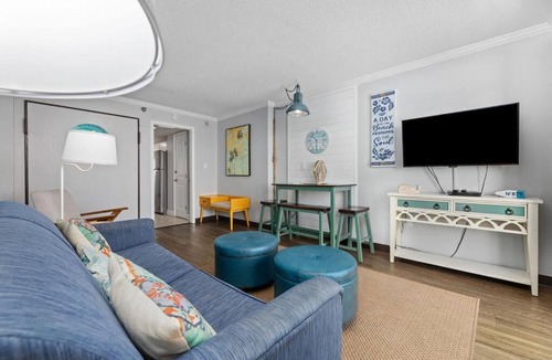 Myrtle Beach House | Cute Oceanfront 2 Queen Condo - Sleeps 6 - Great Views