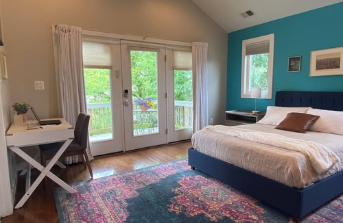 Del Ray Apartment | Cute Room, Parking, Kitchenette & Deck in the Heart of Del Ray!