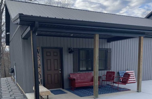 Benton Apartment | Cute Studio Apartment Near Beautiful Kentucky Lake!