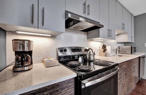 Downtown Louisville Apartment | CW Downtown 1 BR King Heart of Whiskey Row 301