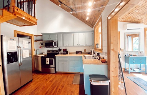 Dahlonega Cabin | Dahlonega Riverfront Cabin w/Hot Tub, Kayaks, Near Wineries