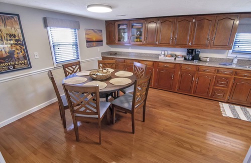 Lucas House | Dandy Times at Barren River Lake. Relax at your cozy farmhouse away from home.