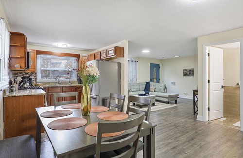 Des Plaines House | Dash: 4 Bdrms, 2.5 BA