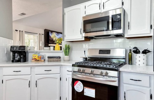 Lawrenceville House | Daylilly House/Family Friendly with Gameroom