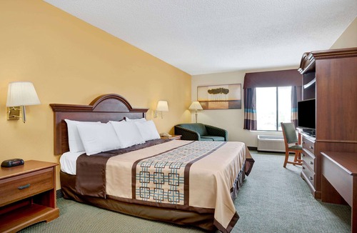 Haw River Hotel | Days Inn by Wyndham Burlington East