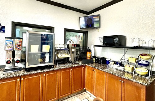 Paw Creek Hotel | Days Inn by Wyndham Charlotte Northlake