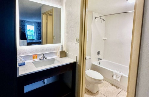 Paw Creek Hotel | Days Inn by Wyndham Charlotte Northlake