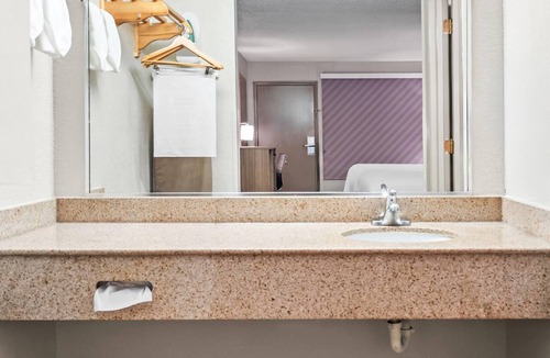 Jacksonville Hotel | Days Inn by Wyndham Jacksonville NC