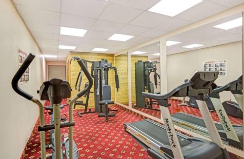 Shively Hotel | Days Inn & Suites by Wyndham Louisville SW