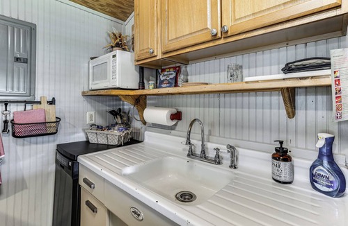 Dayton Cabin | Dayton Cabin on 42-Acre Farm: Fish, Hike, Unwind!