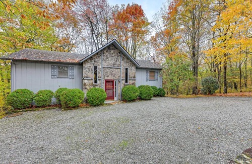 Sky Valley House | Deck & Community Perks: Sky Valley Home!