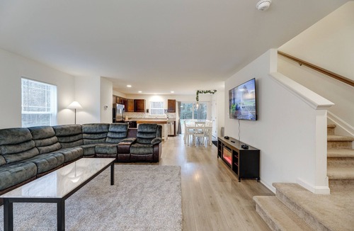 Captain's Cove Cottage | Deck & EV Charger: Coastal Retreat 1 Mi to Marina