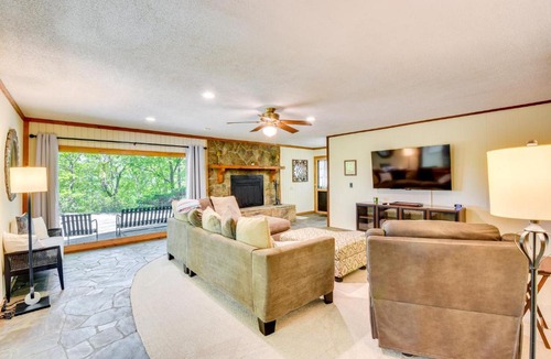 Tiger House | Deck & Game Room: Mountaintop Hideaway in Tiger!