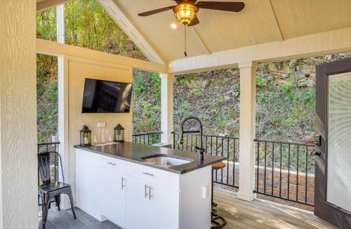 Cookeville House | Deck, Grill & Fishing Pond: Modern Cookeville Gem