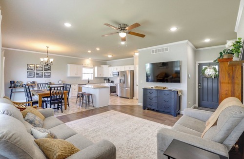 Cape Girardeau House | Deck & Large Yard! Family Haven in Cape Girardeau