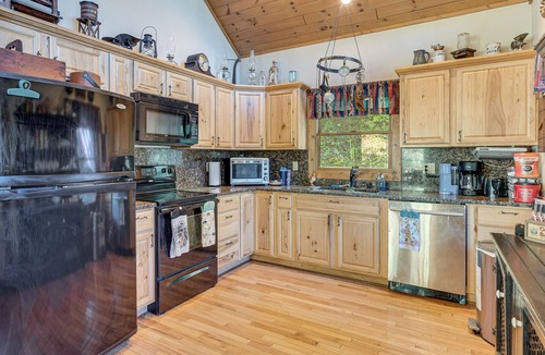 Marble House | Deck & Sauna: Avalon Woods Riverfront Retreat