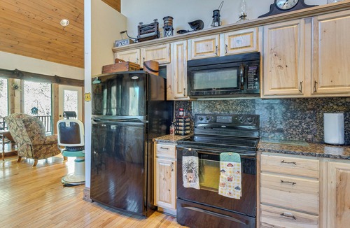 Marble House | Deck & Sauna: Avalon Woods Riverfront Retreat