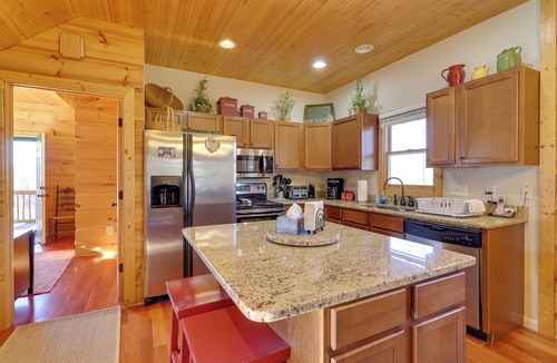 Laurel Springs Cabin | Decks, Panoramic Views! Mtn Retreat in Sparta
