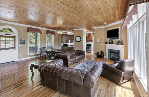 Maynardville House | Deer Cove Lodge on Norris Lake w/Kayaks