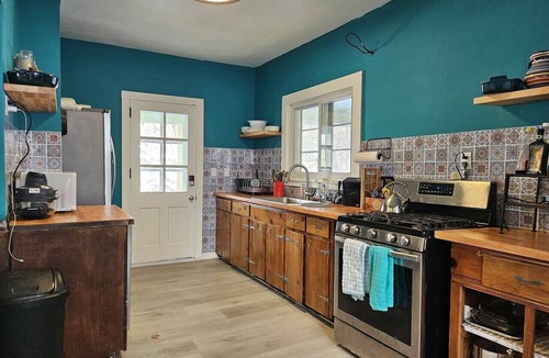 Hancock House | Delaware River Access | Walk to Town | Sleeps 10