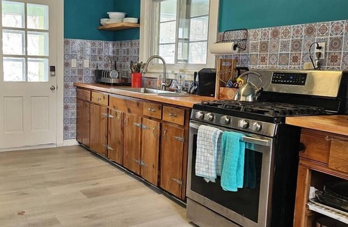 Hancock House | Delaware River Access | Walk to Town | Sleeps 10