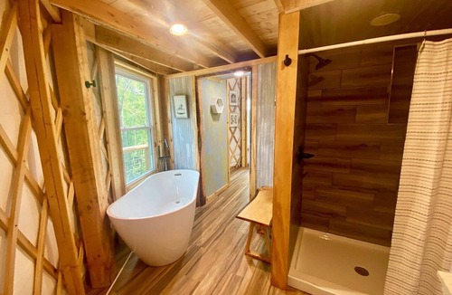 Piper Gap Cabin | Delightful Lofted Yurt Beautifully Design with Jacuzzi and Private Deck in Virginia