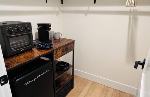 Genesee Apartment | Delightful Studio apartment with AC in Seattle
