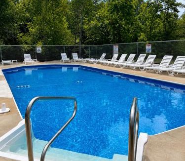 Eckerty House | Deluxe Cabin #8 with Jacuzzi on Patoka Lake in Southern Indiana