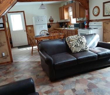 Eckerty House | Deluxe Cabin #8 with Jacuzzi on Patoka Lake in Southern Indiana