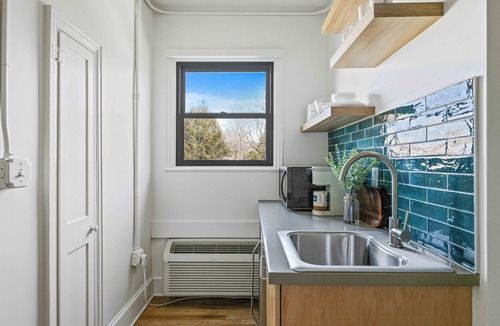 Charlotte Street Apartment | Deluxe King Suite in Downtown Asheville